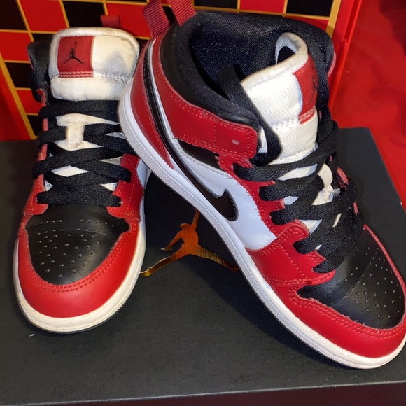 Jordan Retro 1s Chicago Bulls 🥵🥵🥵🥶 - Picture 2 of 5